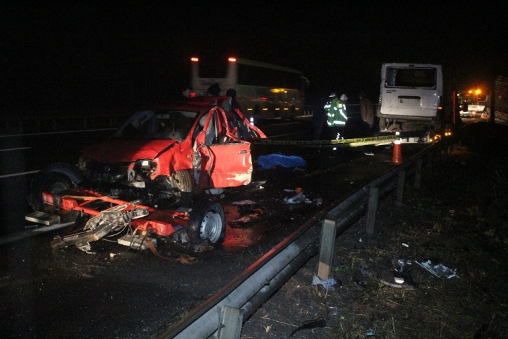 Aracını Kontrol Etmek İçin Tem’de Durdu, Feci Şekilde Can Verdi