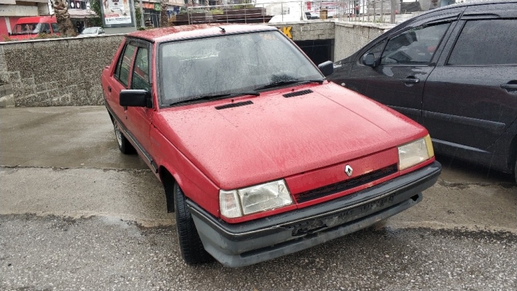 Motosiklet İle Otomobil Çarpıştı: 1 Yaralı