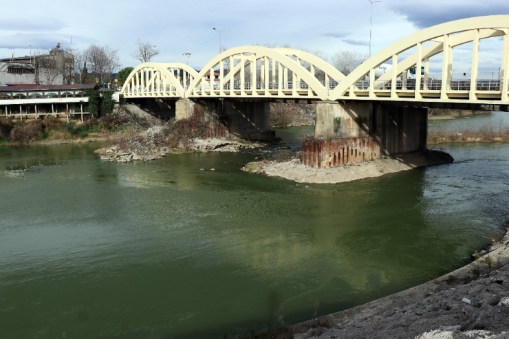 Sakarya Nehri Ölüm Taşıyor