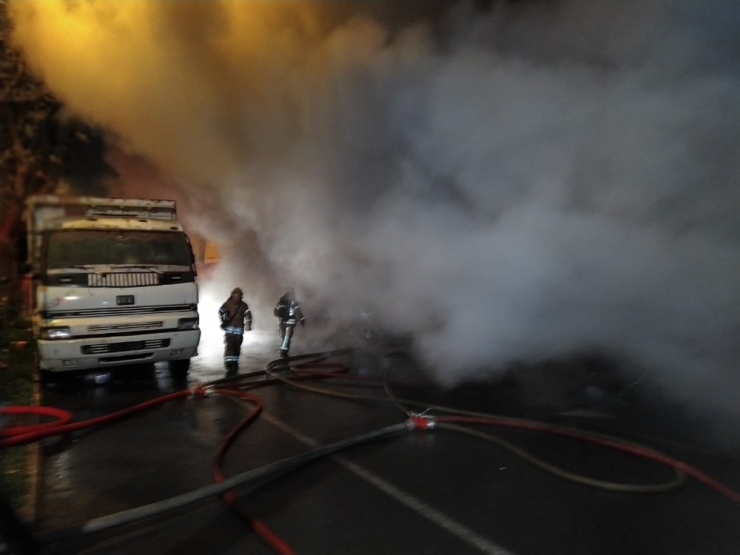 Sultangazi’de Sanayi Sitesinde İş Yeri Yangını