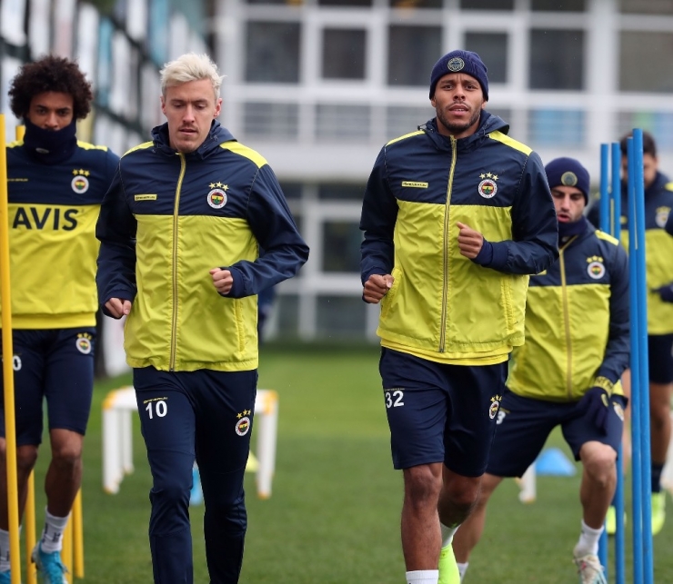 Fenerbahçe’de Çaykur Rizespor Maçı Hazırlıkları Sürüyor