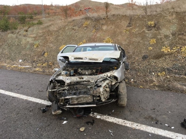 Tekerleği Patlayan Araç Takla Attı: 5 Yaralı