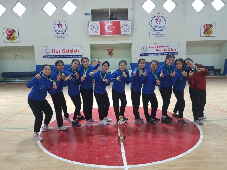 Kırıkkaleli Gençler Hokeyde Türkiye Şampiyonu Oldu