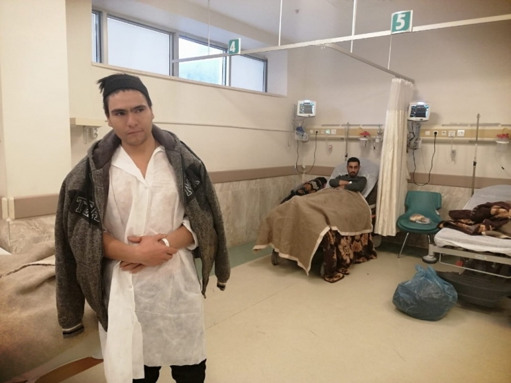 Alabora Olan Tekneden Yaralı Kurtarılanlar Tedavi Altına Alındı