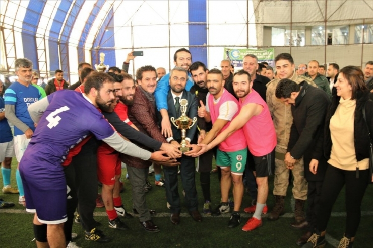 Edremit’te ‘Mahalleler Arası Futbol Turnuvası’ Sona Erdi