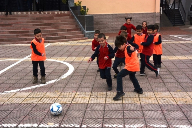 Yunusemre Gazi İlkokulu’nda Genç Yetenekler Belirlendi