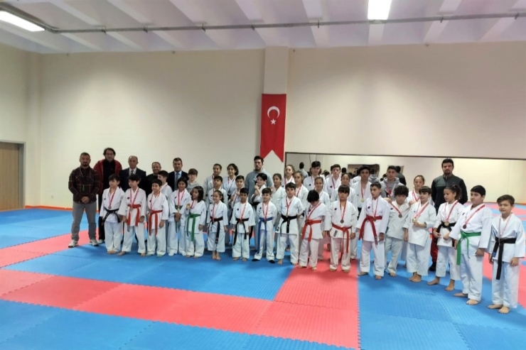 Karate’de Kdz. Ereğlili Sporcular Şampiyon Oldu