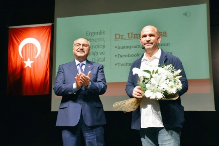 Aydın’da ‘Ergenlik Dönemi Teknoloji Bağımlılığı’ Semineri