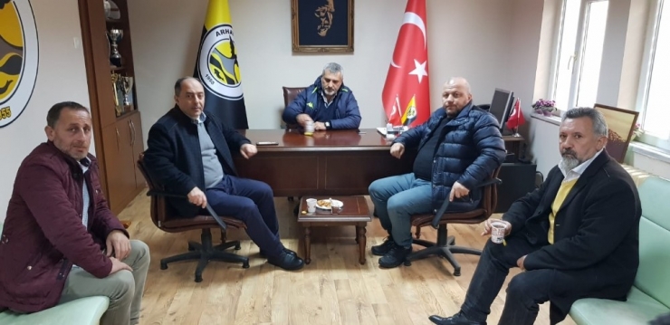 Bal Ligi Lider Arhavispor Ligden Çekilme Kararı Aldı