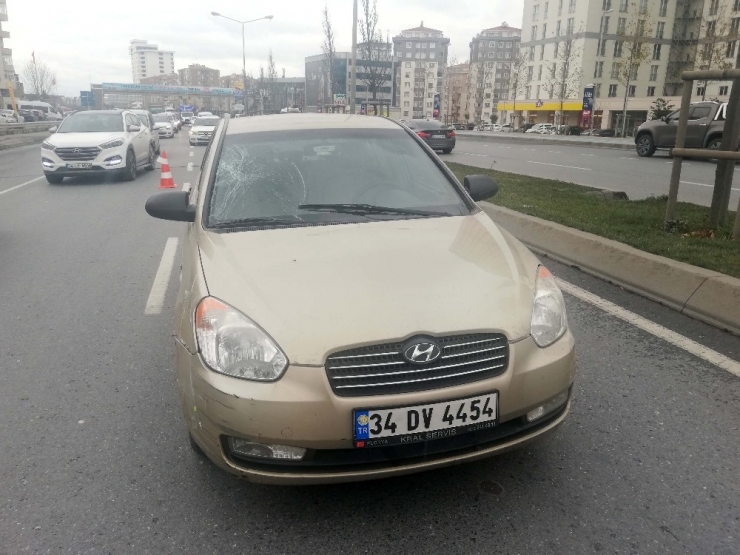 Üst Geçidi Kullanmayan Üniversiteli Gence Yurt Yolunda Araba Çarptı