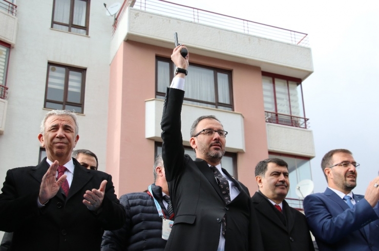 Bakan Kasapoğlu, 84. Büyük Atatürk Koşusu’nun Startını Verdi