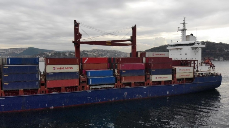 Kıyıya Çarpan Gemi Havadan Görüntülendi