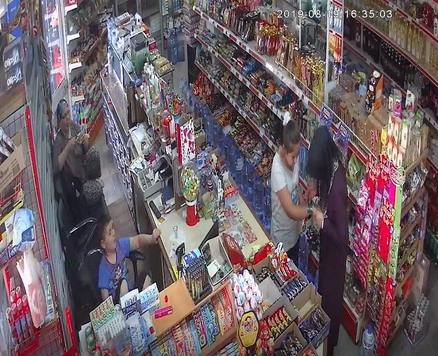 Kahve Keyfi Yaptığı Komşu Marketten Sigara Çaldı