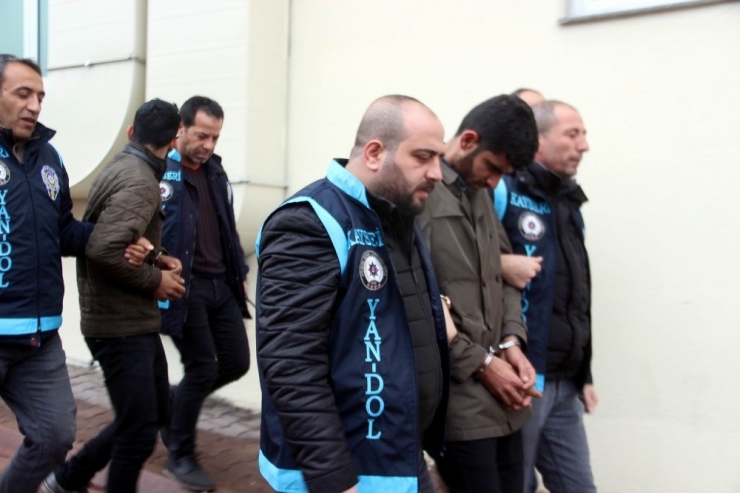 Dolandırıcılara 40 Bin Tl’yi Balkondan Attı