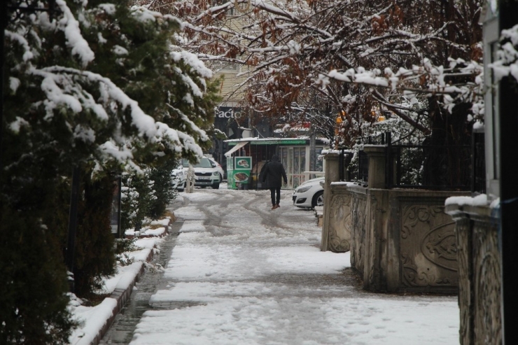 Bingöl’de Kar Etkili Oldu, 92 Köy Yolu Ulaşıma Kapandı