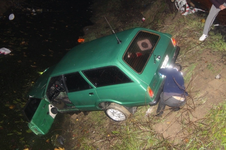 Kanala Uçan Otomobilden Burnu Bile Kanamadan Çıktı