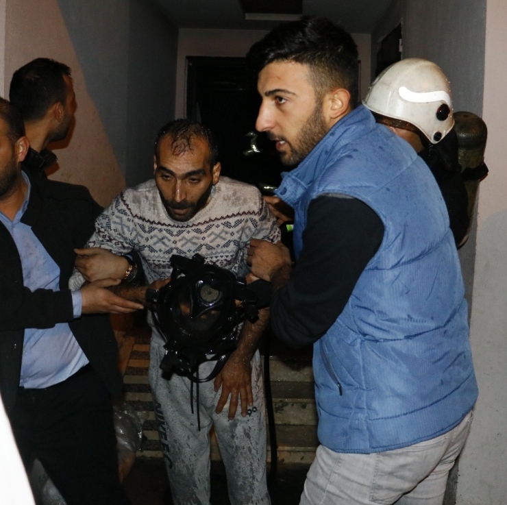 Adana’da Yangında Mahsur Kalan 11 Kişi Kurtarıldı