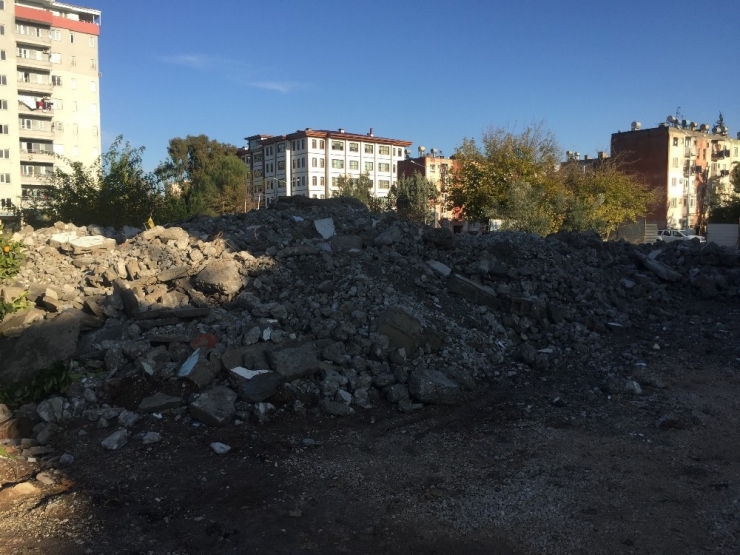 Demir Toplarken Kalp Krizi Geçiren Eskici Hayatını Kaybetti