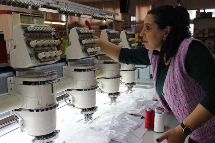 İzmir’de Doğan Nakış Sektörü Can Çekişiyor, Firmalar Kepenk Kapatıyor