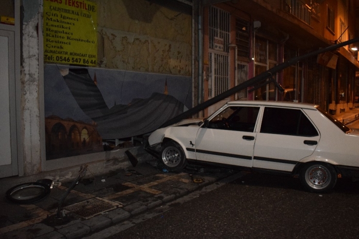 Malatya’da Alkollü Sürücü İşyerine Daldı