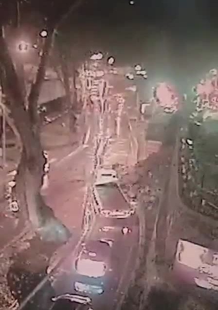 Sarıyer Çayırbaşı Tüneli Girişinde İstinat Duvarının Yıkılma Anı Kamerada