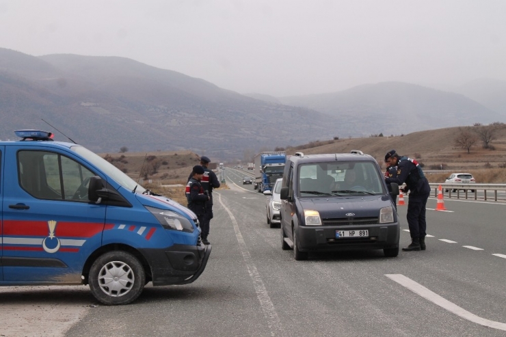 Tosya Yolunda Jandarma Ekipleri Kontrollerini Sıklaştırdı