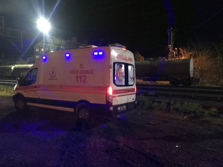 Vagon Üstüne Çıkınca Elektriğe Kapıldı