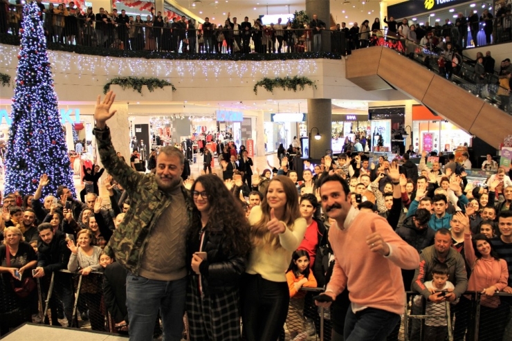 "Kırk Yalan" Filmine İzmir’de Özel Gala