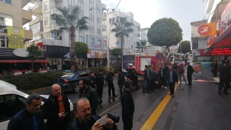 Bilardo Salonunun Tavanını Delip Kuyumcudan 18 Kilo Altını Çaldılar