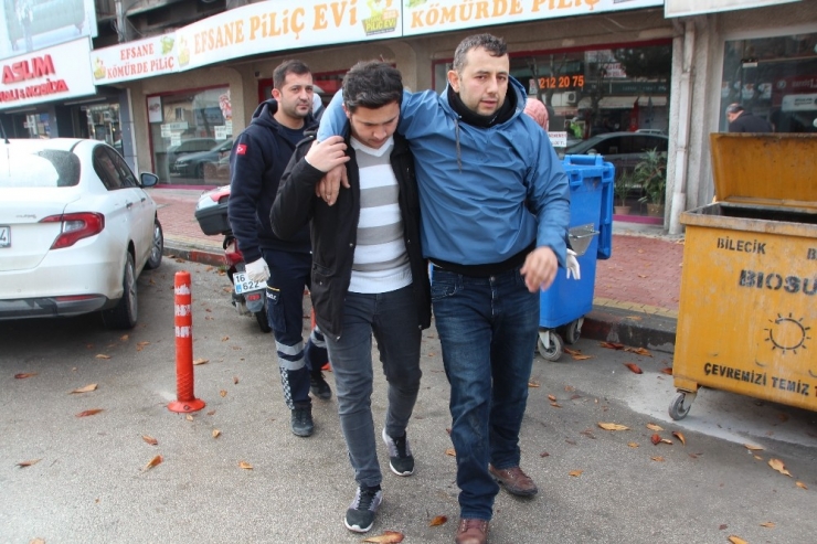 Bilecik’te Motosiklet Park Halindeki Araca Çarptı: 1 Yaralı