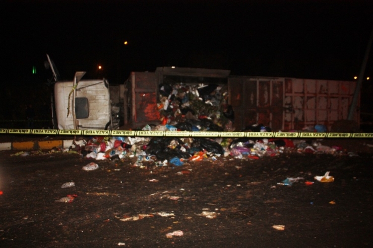 Diyarbakır’da Çöp Kamyonu Devrildi: 1 Ölü, 1 Ağır Yaralı