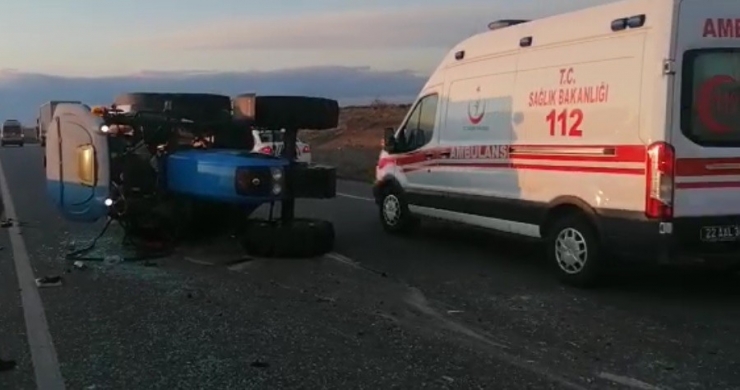 Kamyonet Traktöre Çarptı: 1 Yaralı