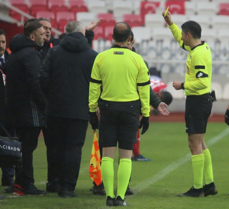 Rıza Çalımbay Sarı Kart Gördü