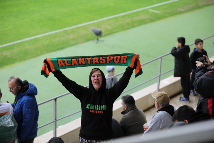 Süper Lig: Alanyaspor: 1 - Konyaspor: 1 (İlk Yarı )