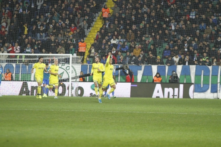 Süper Lig: Çaykur Rizespor: 0 - Fenerbahçe: 1 (Maç Devam Ediyor)