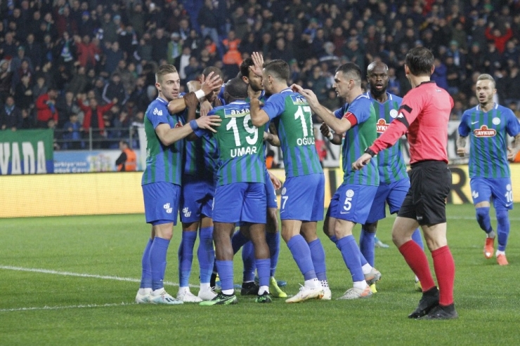 Süper Lig: Çaykur Rizespor: 1 - Fenerbahçe: 1 (İlk Yarı)
