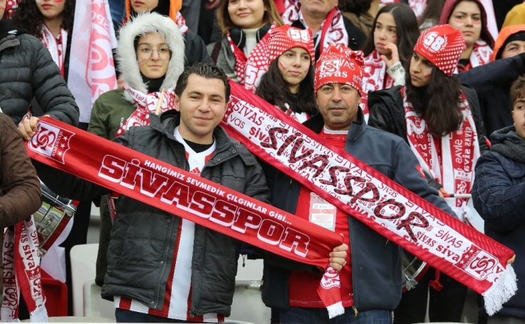 Süper Lig: Dg Sivasspor: 0 - Göztepe: 0 (İlk Yarı)