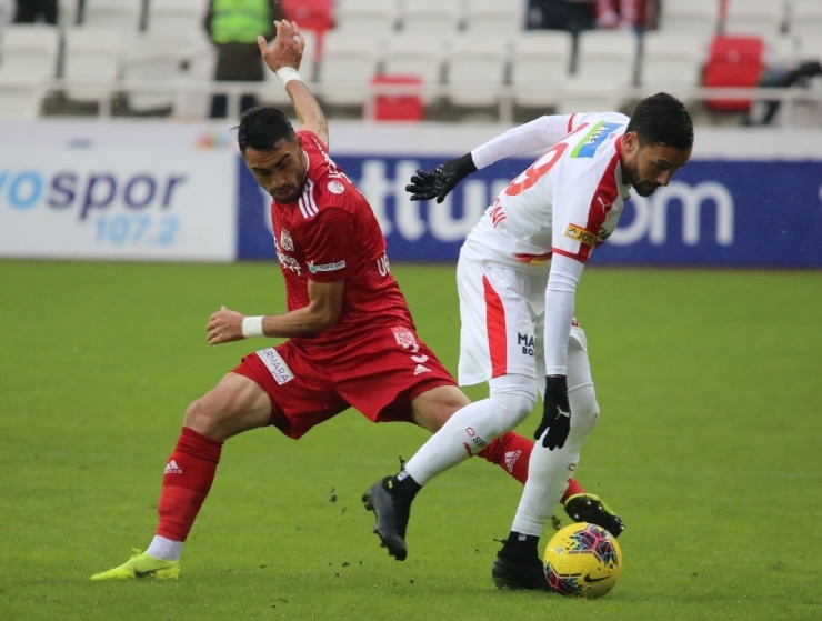 Süper Lig: Dg Sivasspor: 0 - Göztepe: 0 (İlk Yarı)