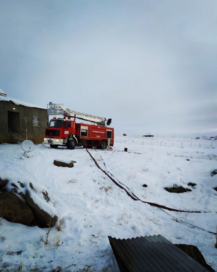 Muradiye’de Odunluk Ve Tandır Evi Yangını