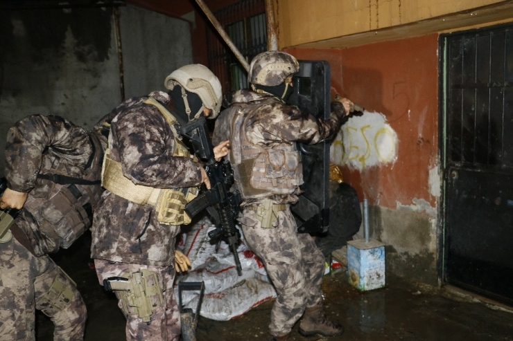 Uyuşturucu Satıcılarına Şafak Baskını