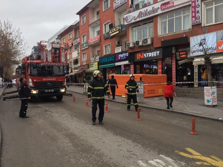 Aksaray’da İntihar Girişiminde Bulunan Şahsı, Emniyet Müdürü İkna Etti