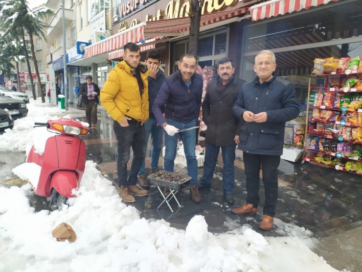 Antalya ’Nın Korkuteli İlçesinde Kar Kalınlığı 25 Santime Ulaştı, Elektrikler Kesildi