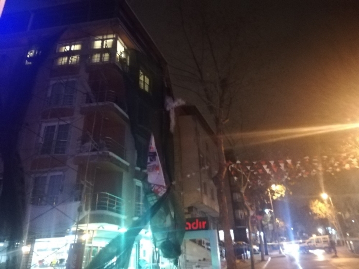 Avcılar’da Şiddetli Rüzgarda İskele Koptu