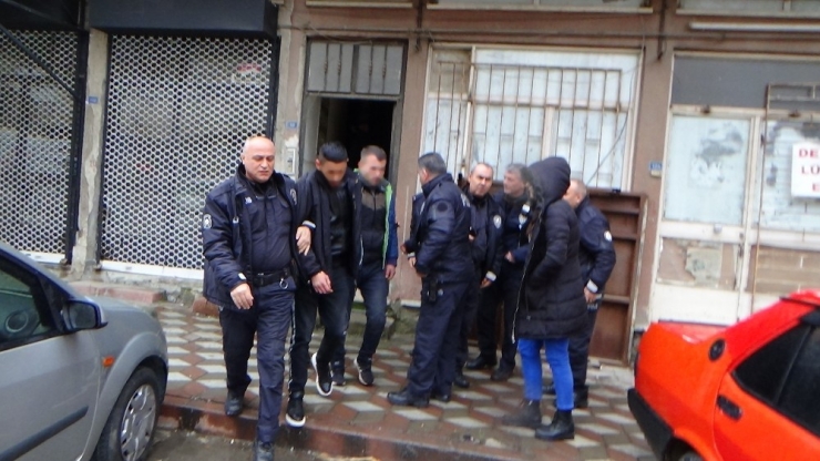 Silahla Şaka Yaparken Arkadaşının Sevgilisini Öldürdü