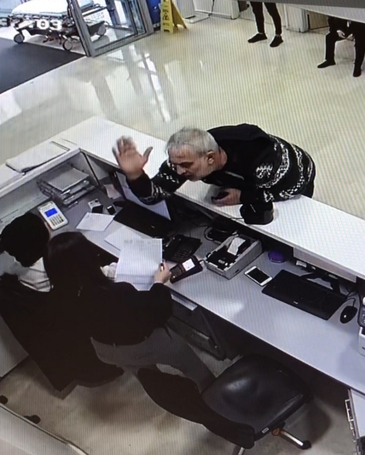 Eski Süper Lig Kalecisi Hastanede Dehşet Saçtı