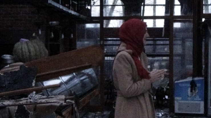 Tesisler Alevlere Teslim Oldu