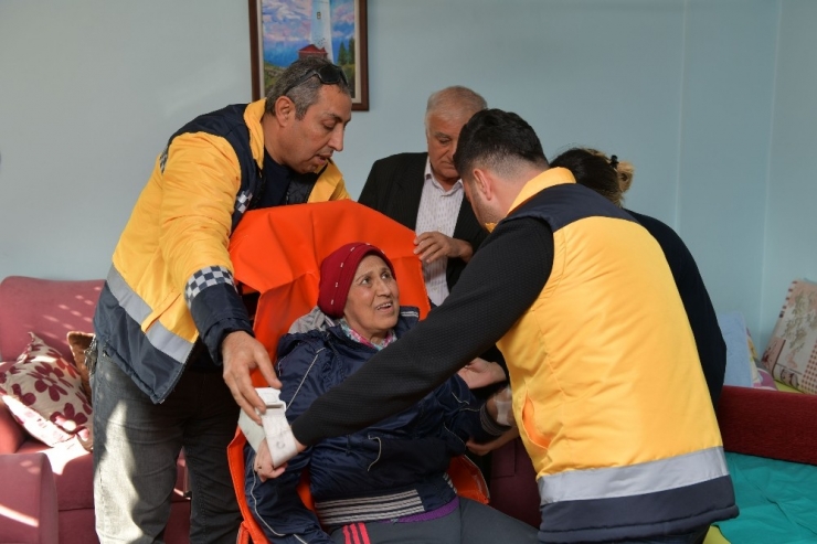 Çiğli’de Ayda 300 Hasta Taşınıyor