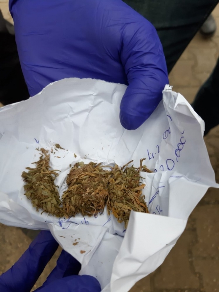 Sürücünün Ayakkabısından Uyuşturucu Çıktı