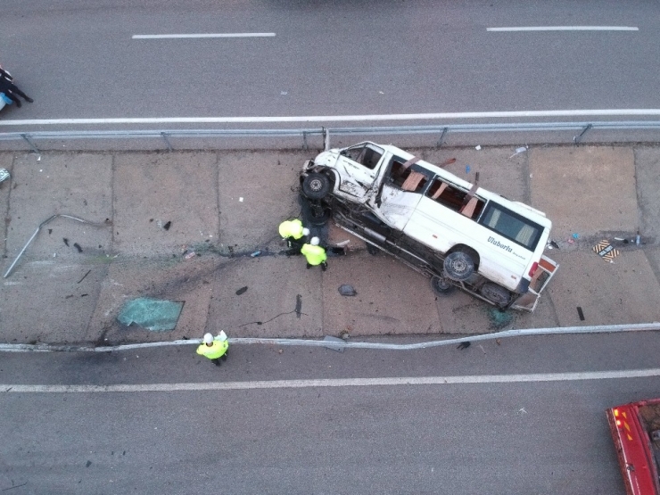 Isparta’da Yolcu Midibüsü Devrildi: 15 Yaralı