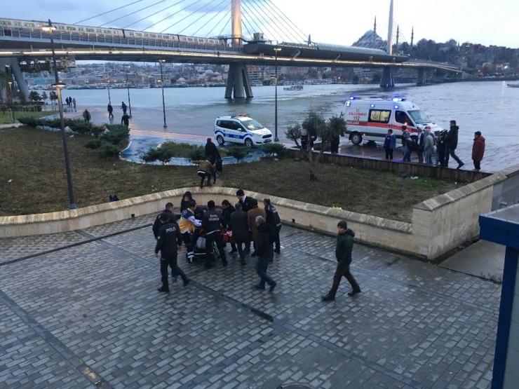 Unkapanı Köprüsü’nde İntihar Girişimi, Deniz Polisi Kurtardı